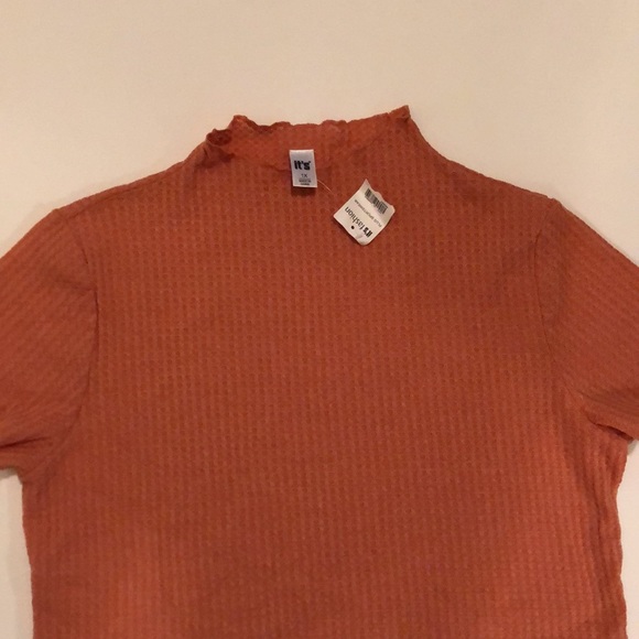 Women’s Crop Top, Salmon Color, It’s Fashion, Plus Sports Wear, Size 1X - Picture 2 of 6